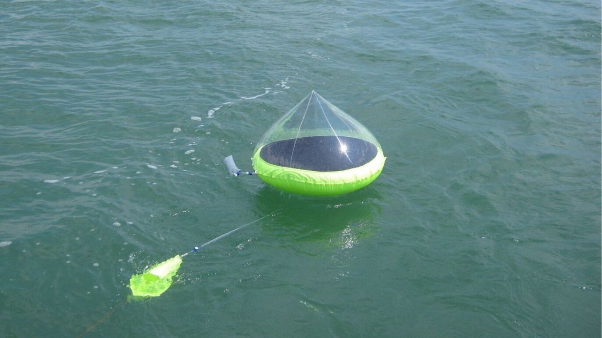 With the inflatable solar still, according to the manufacturer, 0.5 to 2 liters of water can be distilled per day