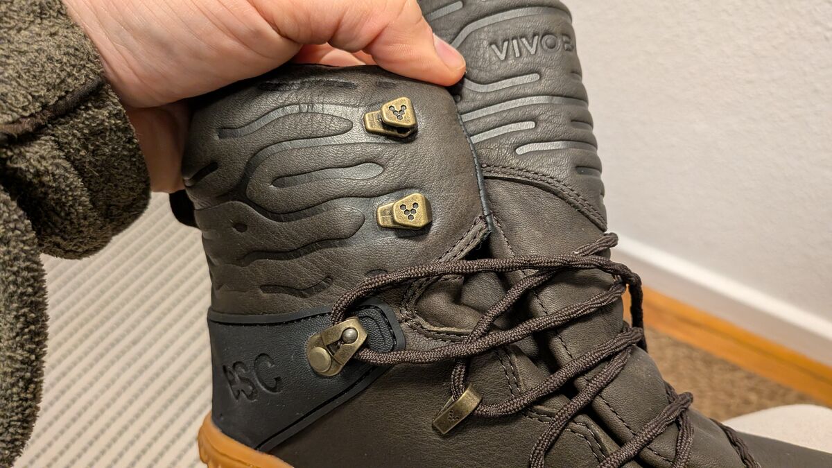 Vivobarefoot Tracker Forest ESC: Test nach 12 Monaten Vivobarefoot Tracker Forest ESC dunkelbraun leder stiefel hand