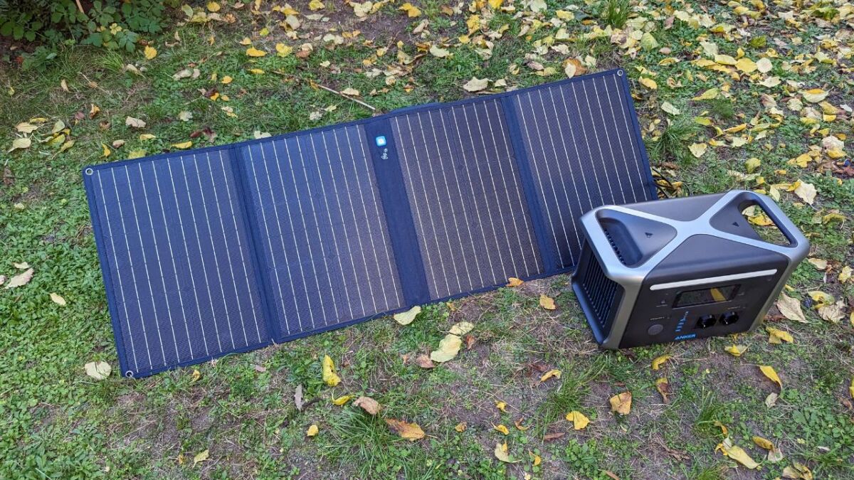Anker 757 Powerhouse Powerstation with Anker 625 Solarpanel