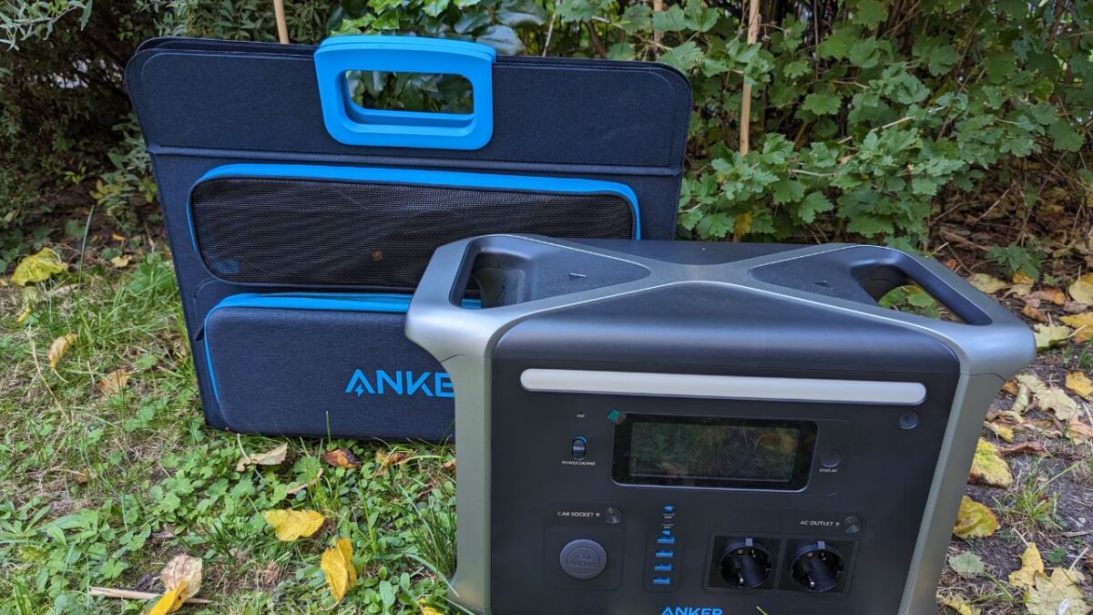 Anker 757 Powerhouse Powerstation with Anker 625 Solarpanel