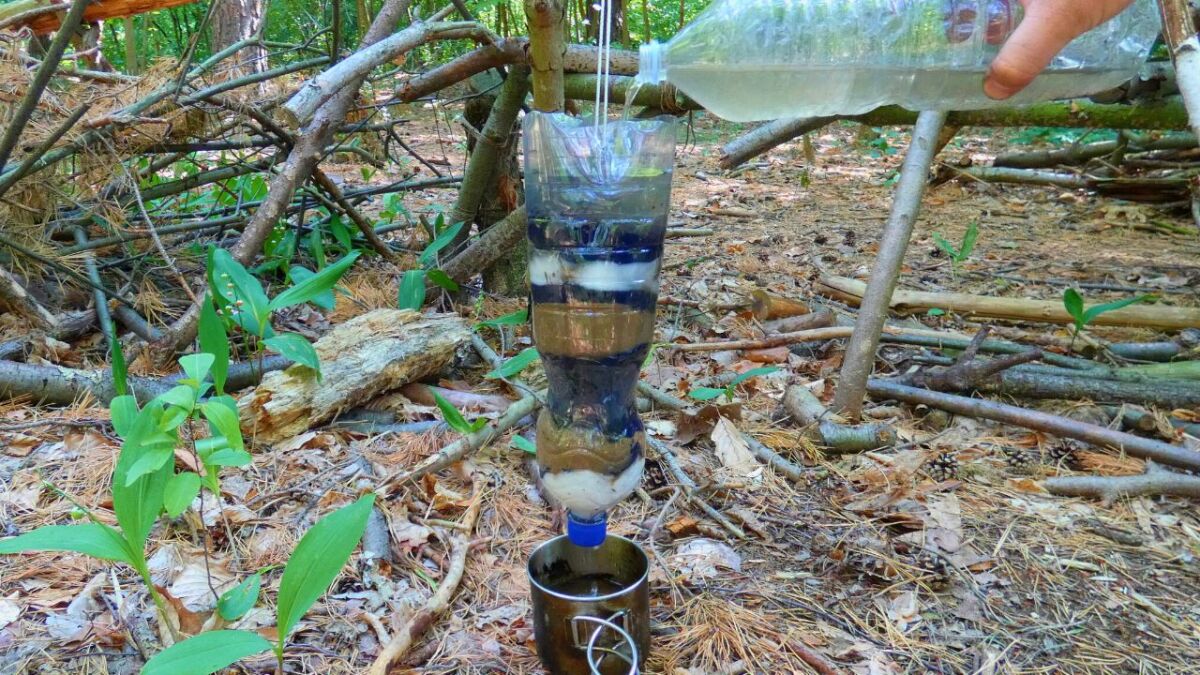 Build your own water filter (Survival and Bushcraft Basics)