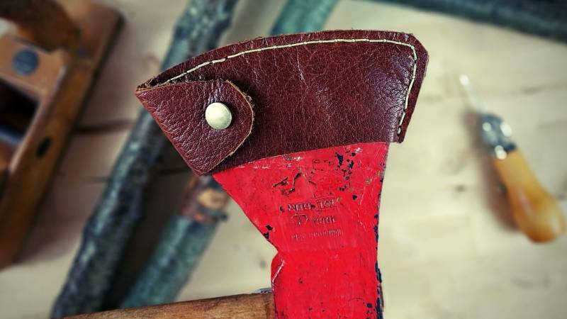 Sew your own axe leather sheath - even if you have never worked with leather before