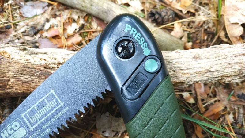 Does your folding saw have a locking mechanism?