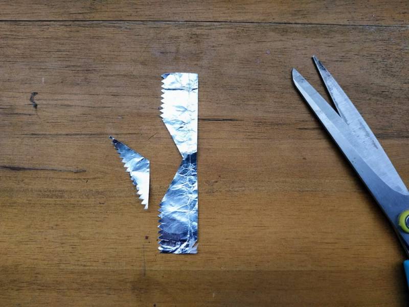 Cutting a narrowing from aluminum foil