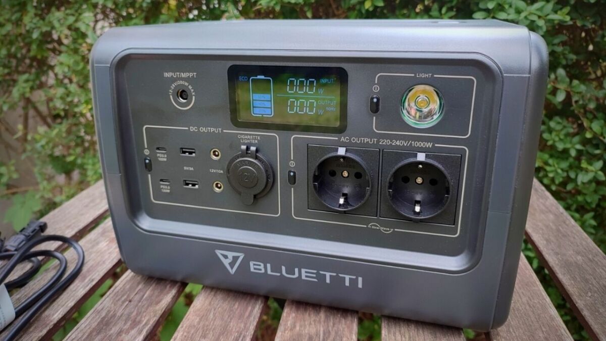 bluetti eb70 poweroak von vorne