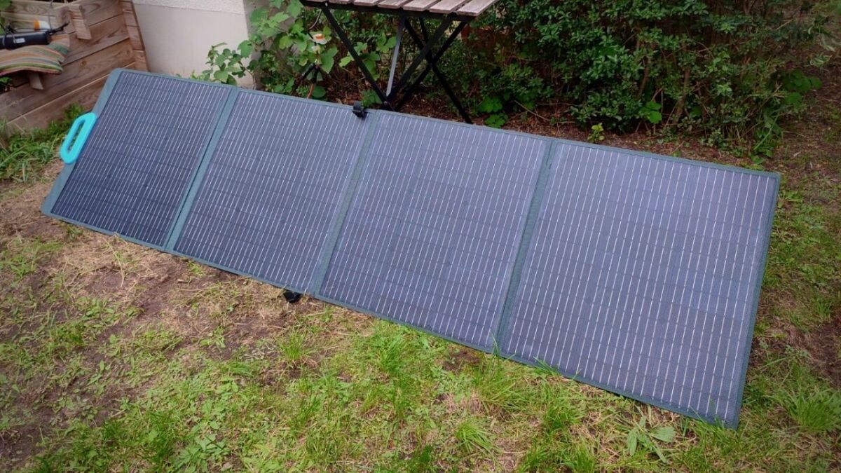 bluetti solarpanel SP200 ausgeklappt