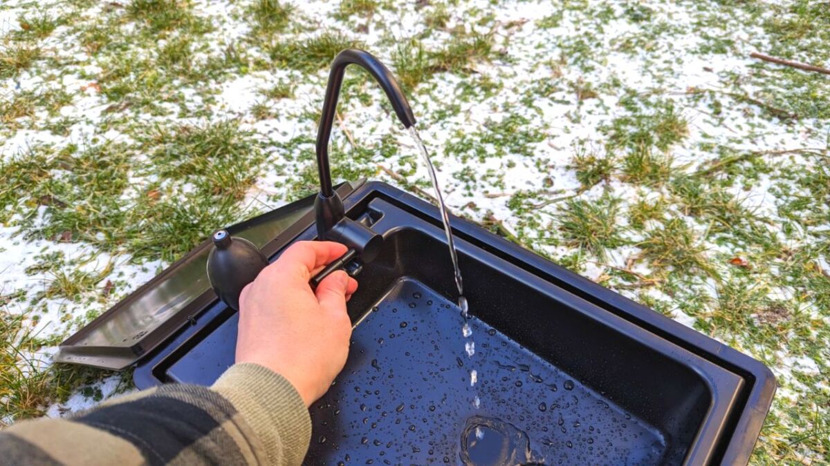 BOXIO - Wash: Portable Sink - Convenient Camping Sink Solution! 15,7 x  11,8 x 11 Compact with Unique Design, Separate Canister, Lightweight  Mobile Sink for Garden/Camping/Outdoor Events/Gatherings/Worksite/RV/Indoor