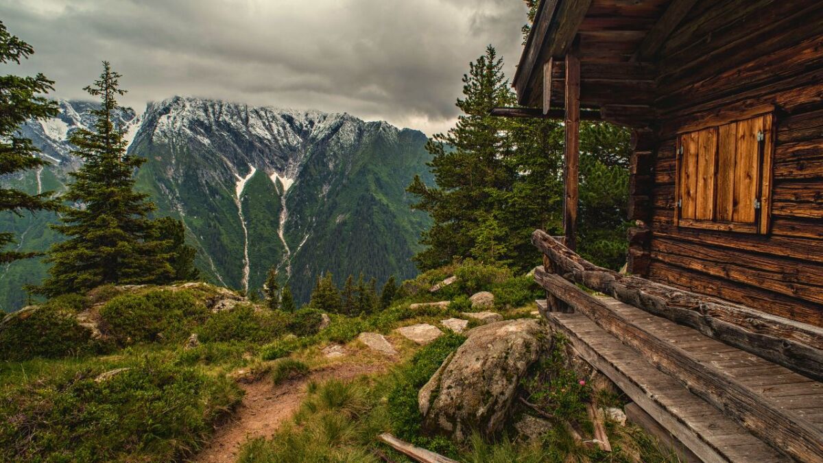 Great view, but you'll find little water on a mountain - then the refuge might not be so ideal