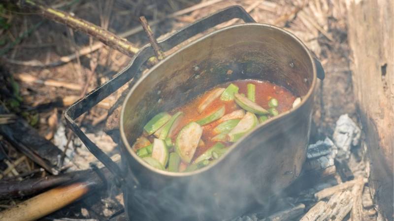 Einen Behälter zum Kochen sollest du dir auch zulegen