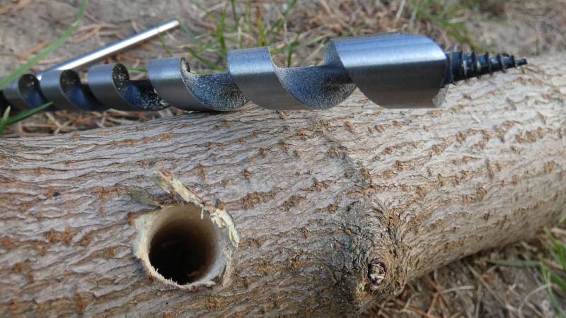With the Bushcraft drill, you can drill holes by hand