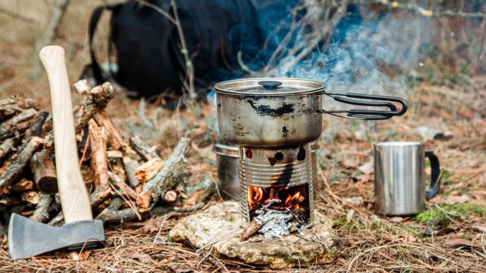 bushcraft camp mit hobo axt