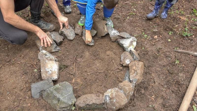 bushcraft feuerstelle steinkreis legen bauen