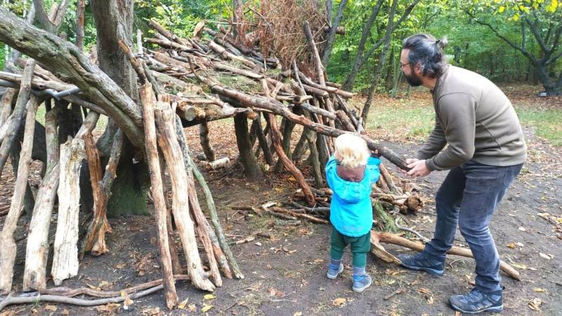 You can practice survival skills wonderfully with children outdoors in the woods.