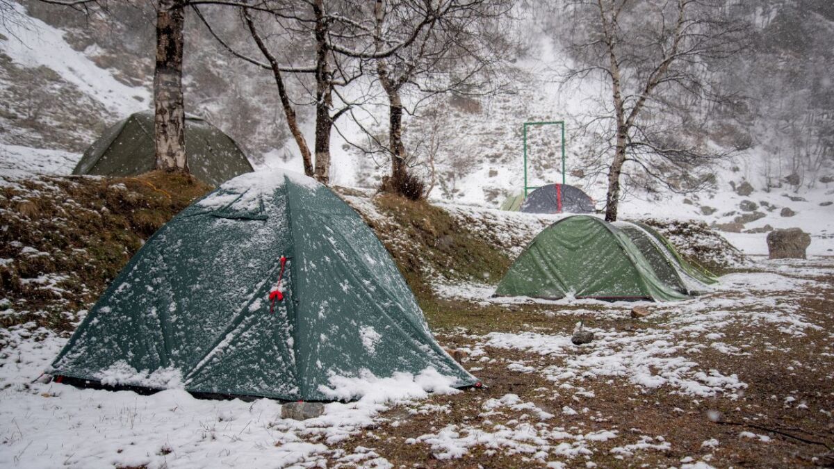 Camping in a winter storm: these 11 tips help you to stay safe