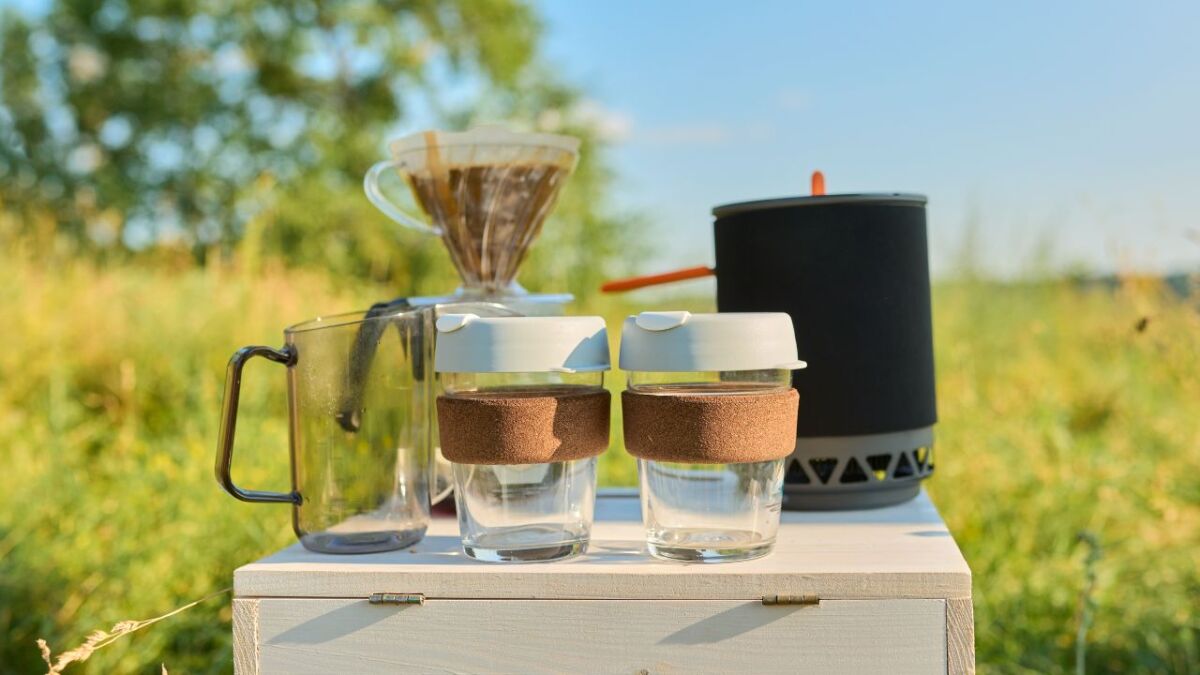 camping kaffee machen ausgiessen mit filter