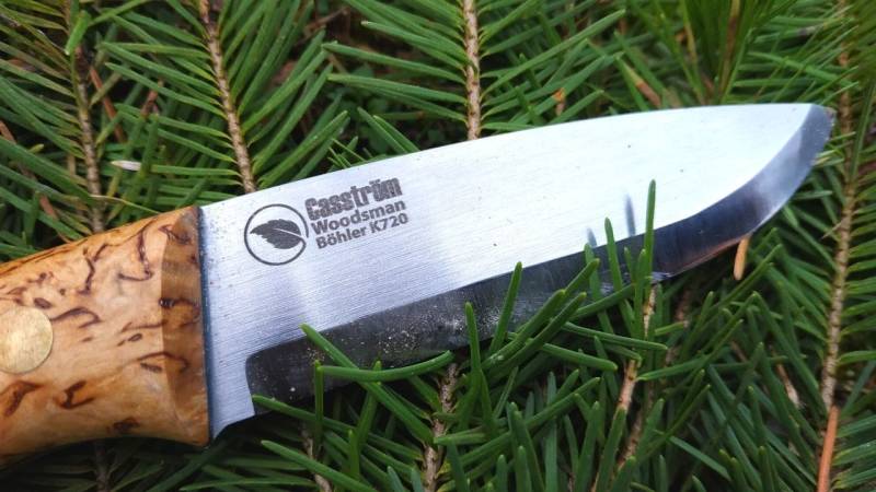 The blade with Scandi grind is 8.8 cm long and 3.8 mm thick