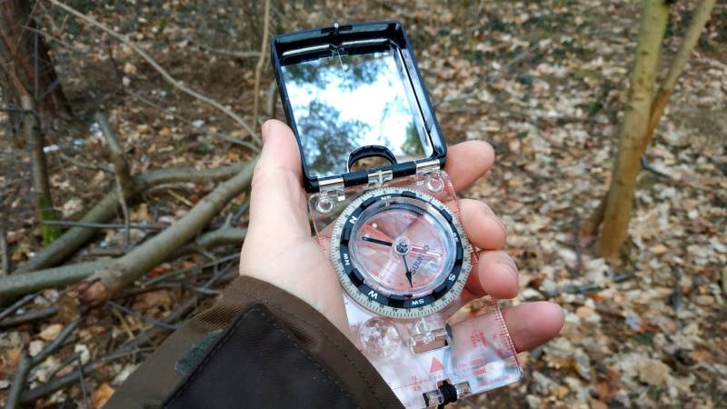 How to use a compass with a map? – The complete beginner guide with video