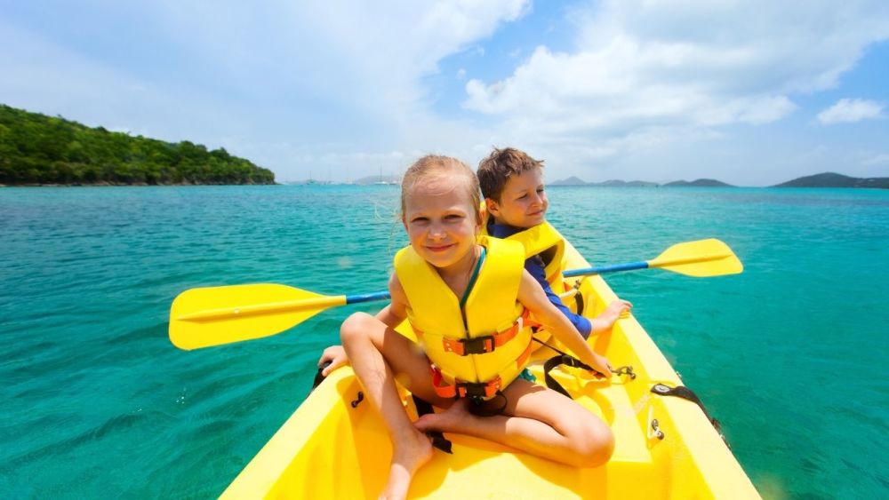 10 Tips for the First Successful Boat Trip with Children
