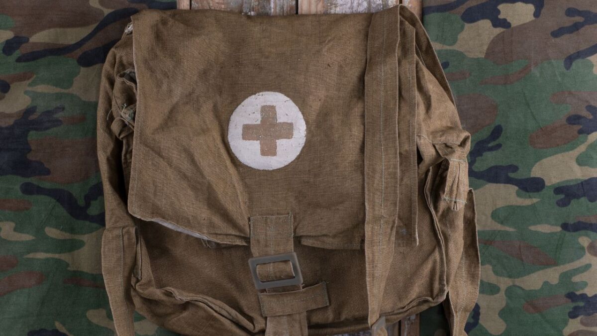 erste hilfe tasche vom militaer