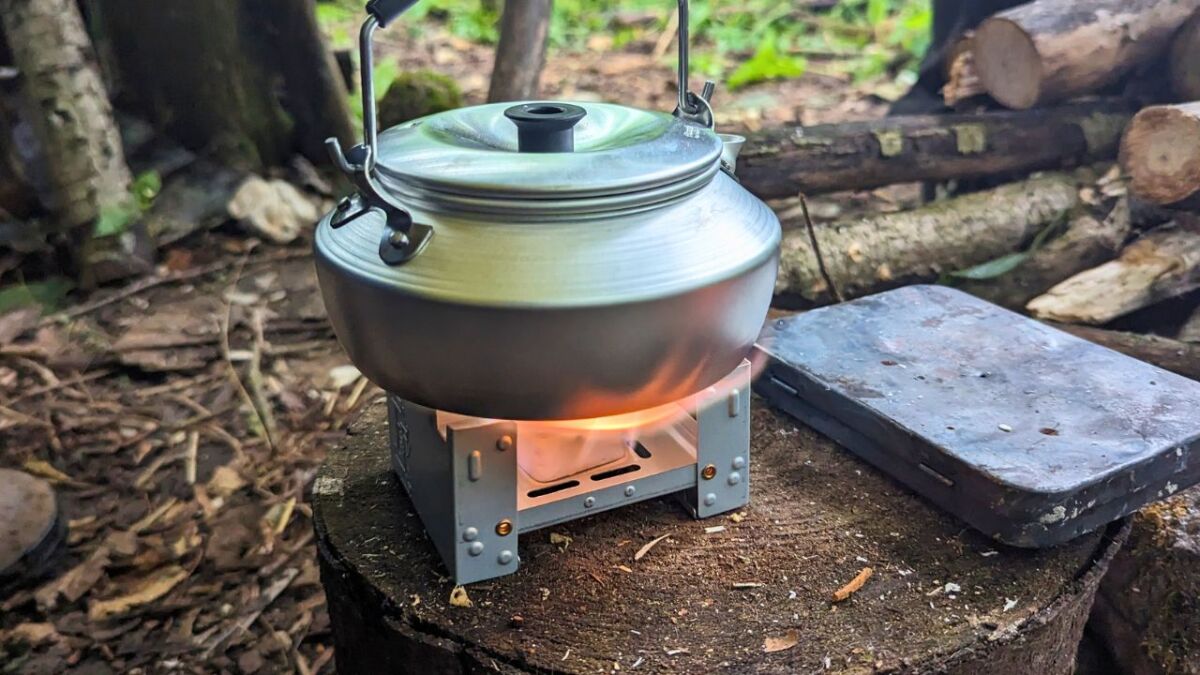 Esbit Pocket Stove: Your faithful companion in the wilderness (Presentation and Test)