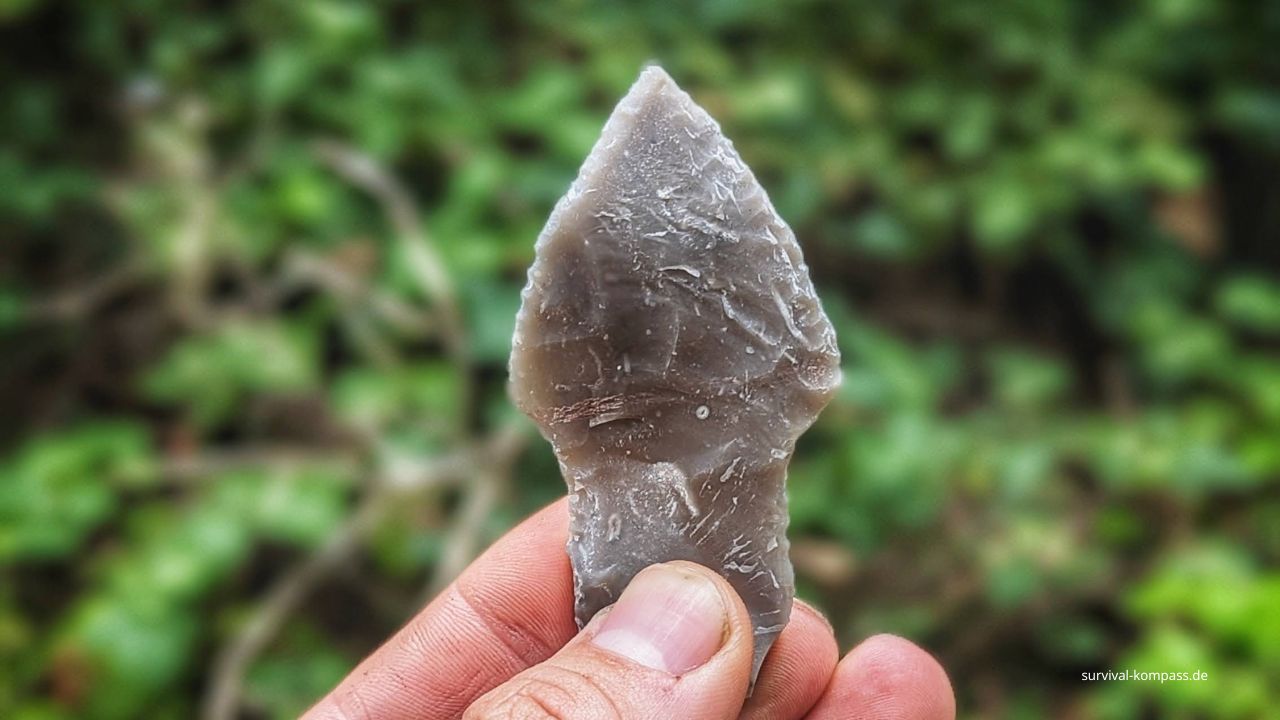 A spearhead I made from flint