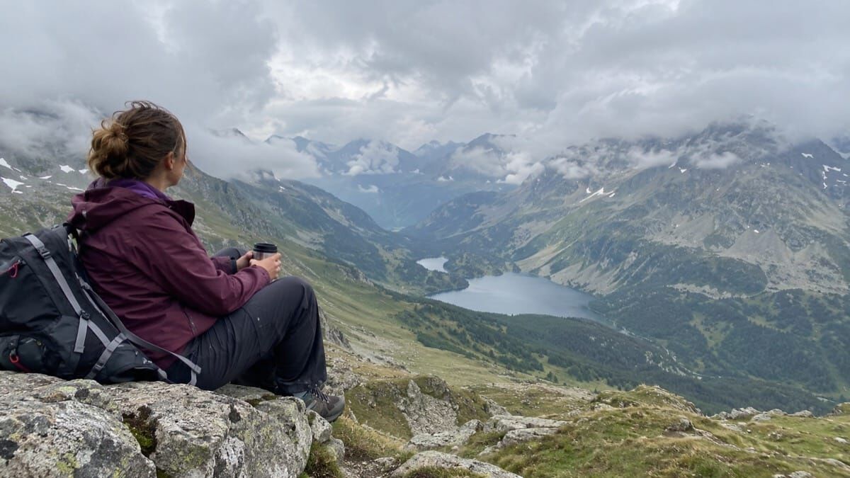 Der Weg ist das Ziel: Was mehrtägiges Gehen mit dir macht frau berg rast wandern thermobecher