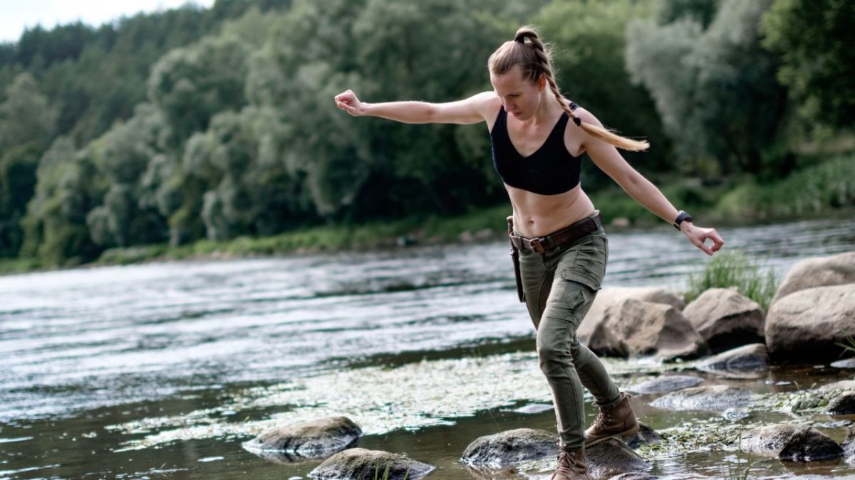 Bushcraft-Hosen müssen sich besonders den vielfältigen Wetterbedingungen anpassen sowie in allen möglichen Positionen bequem sitzen