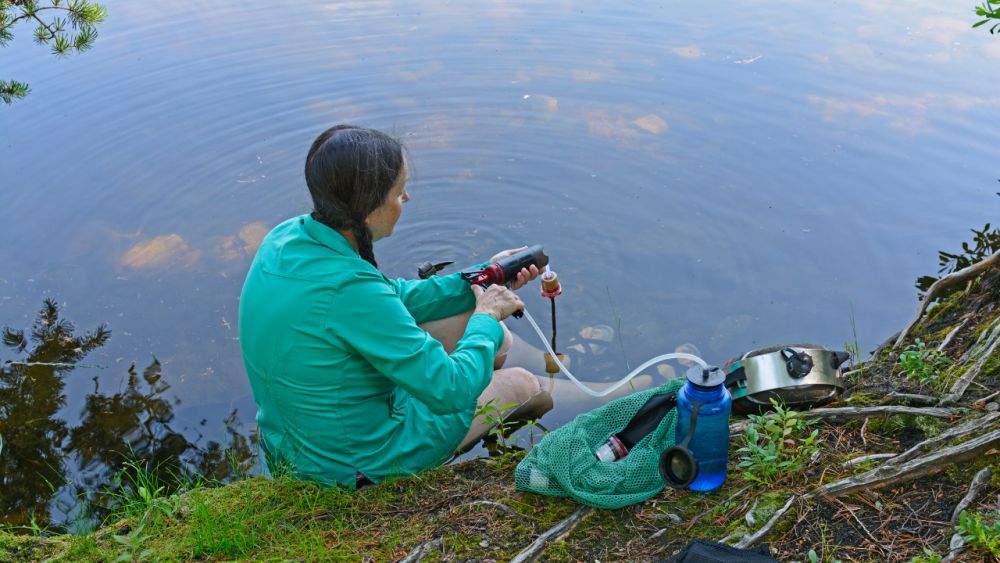 Manche Wasserfilter sind groß und sperrig und eher fürs Camping mit dem Auto geeignet