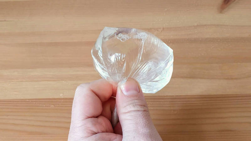 Genialer Trick: Eine Linse formen mit Frischhaltefolie