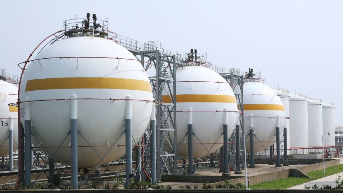 Gas storage tanks are usually only a quarter full in spring
