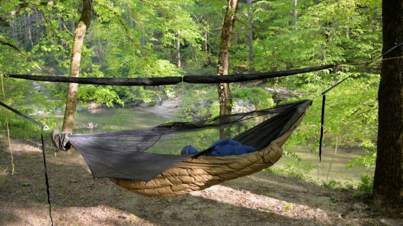 A quilt under the hammock keeps you warm even in sub-zero temperatures