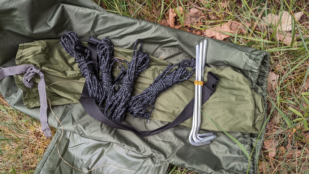 High-quality ropes and pegs are included, as well as enough bags for packing