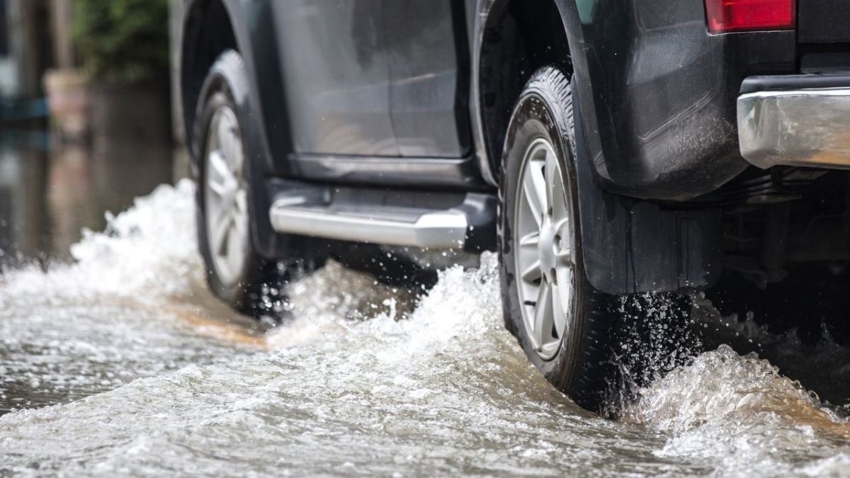 Fahre nicht durch überschwemmte Gebiete