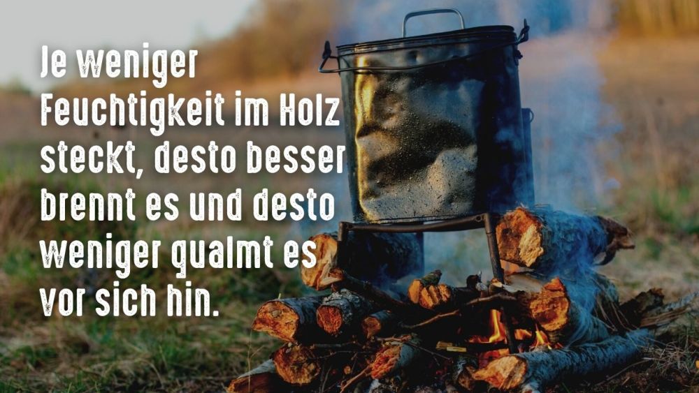 Holz, das nicht trocken ist, brennt nicht effizient und erzeugt viel Rauch. Der Feuchtigkeitsgehalt von Holz variiert und beeinflusst die Geschwindigkeit, mit der es brennt. Holz mit einem hohen Feuchtigkeitsgehalt brennt weniger effizient und erzeugt mehr Rauch als Hitze.