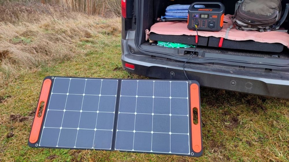 Solar panel and Jackery power station harmonize in combination