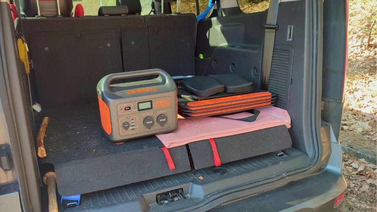 Jackery Solar Generator 1000 in the trunk