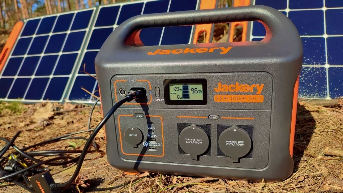 Jackery Solar Generator 1000 from the front