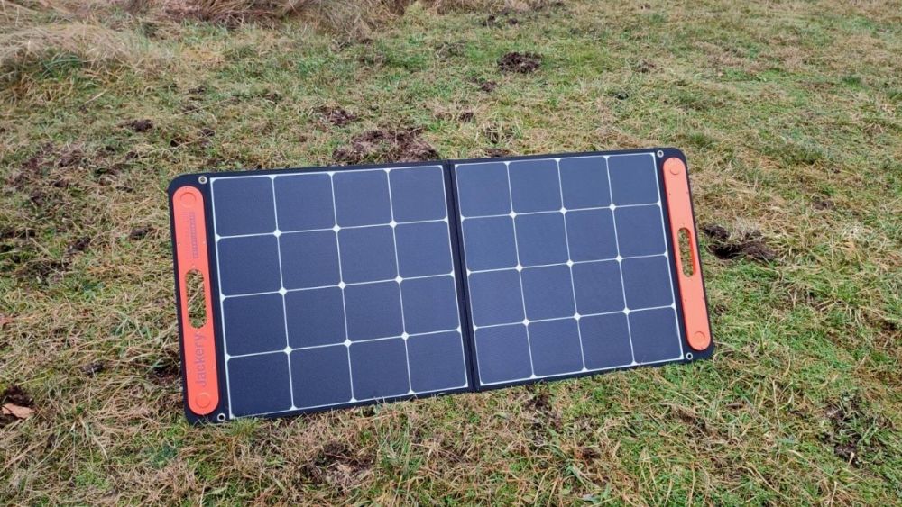 Das Solarpanel Solarsaga von Jackery mit 100 Watt