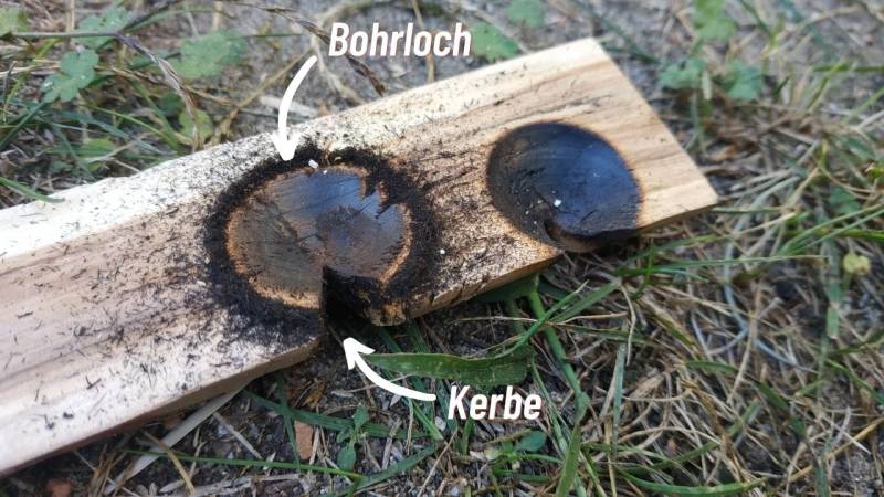 Ohne Kerbe im Bohrbrett rieselt kein Material aus dem Bohrloch