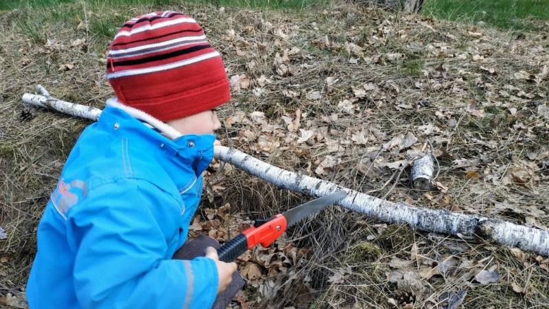 Zeige deinen Kindern, wie man richtig und sicher Messer und Säge benutzt