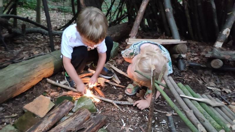 Selbst Kinder können mit dem Feuerstahl Funken erzeugen