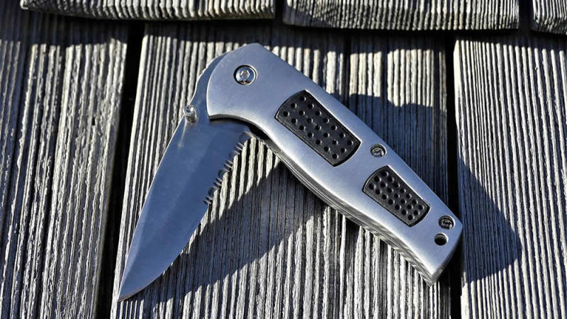 Folding knife