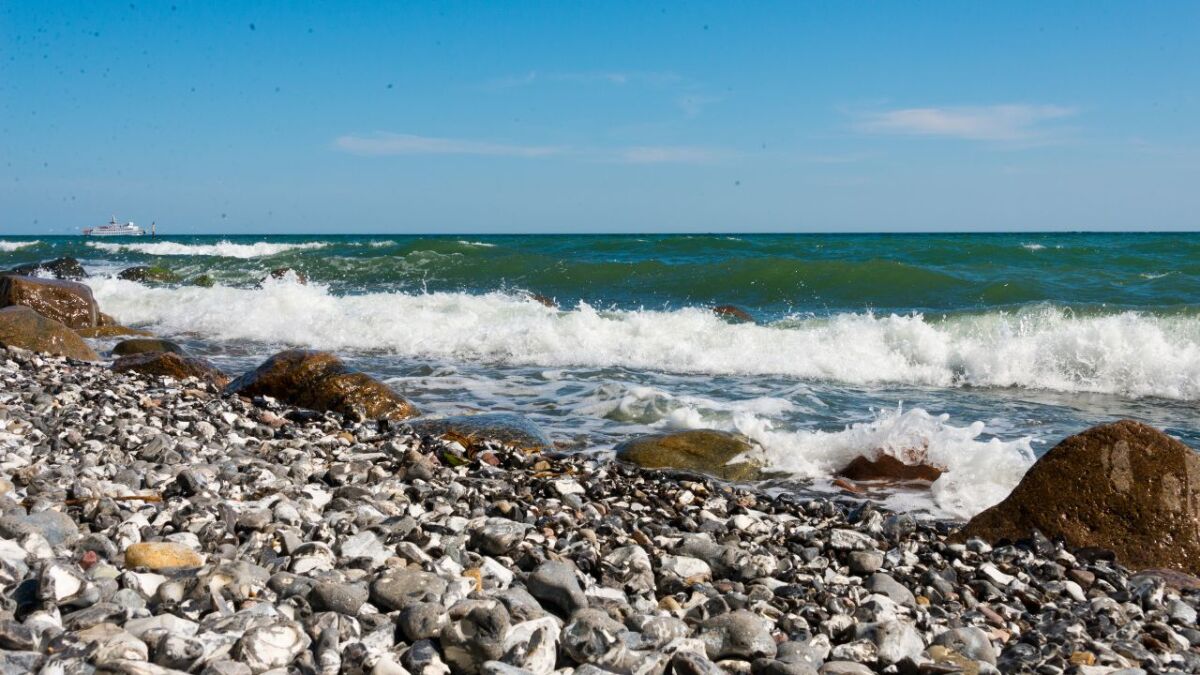 Am Meer auf Rügen finden sich oft Feuersteine