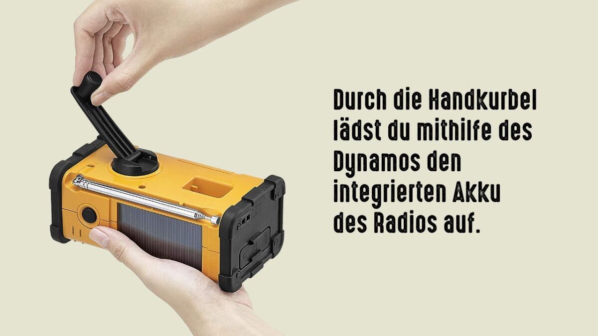 Crank radio with hand crank
