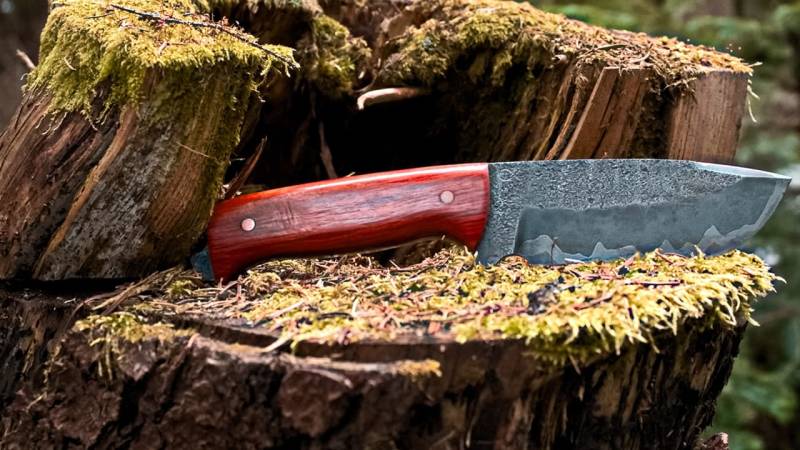 Dein Bushcraft-Messer sollte nicht zu lang, zu kurz und zu dünn sein