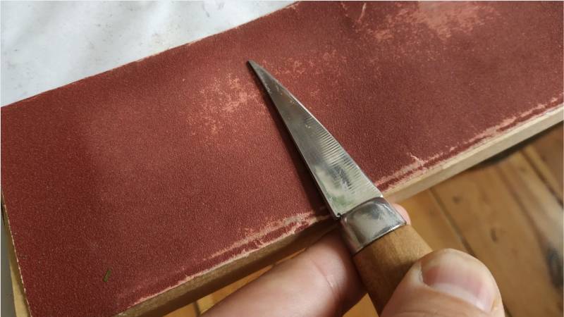 You can also use fine sandpaper to sharpen knives