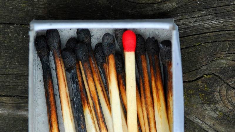 Wie du mit nur einem Streichholz ein Feuer entzündest