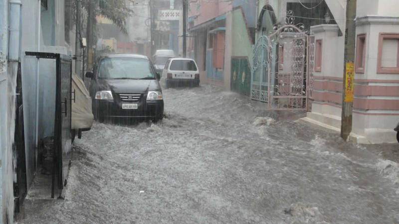 Bei Hochwasser musst du sofort handeln und ein Wohnmobil könnte die Lösung sein, um eine gewissen Zeit autark zu leben