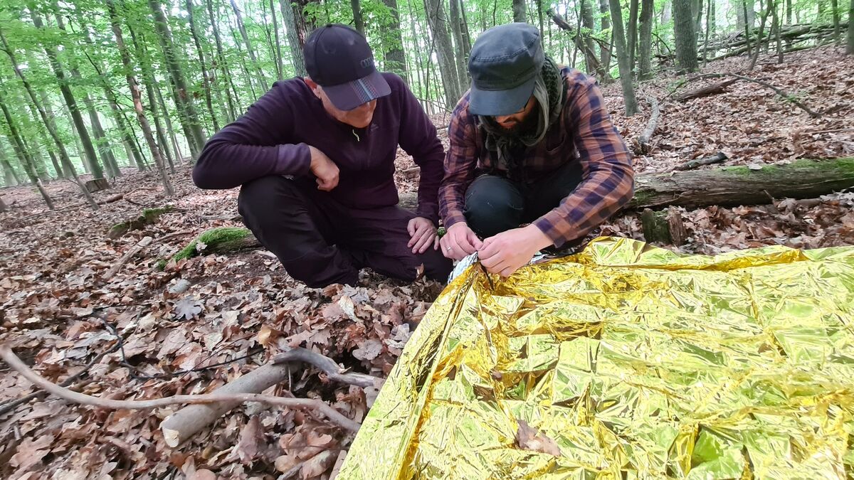 rettungsdecke als shelter aufbauen