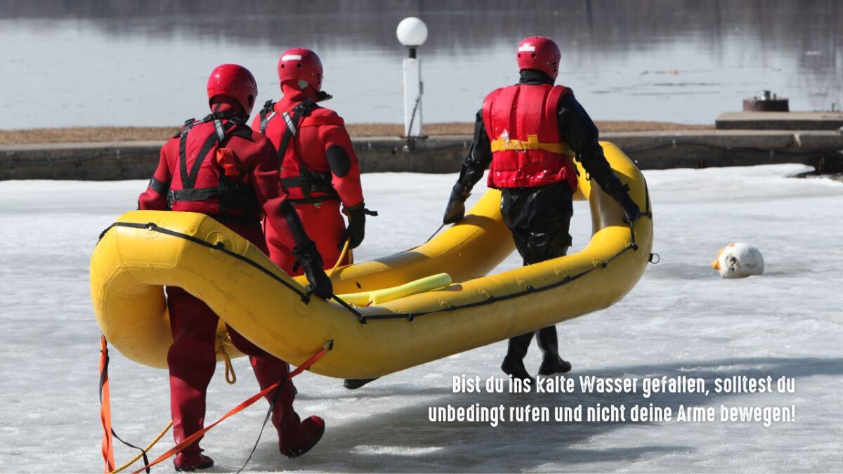 rettungsteam fuer personen die ins wasser gefallen sind